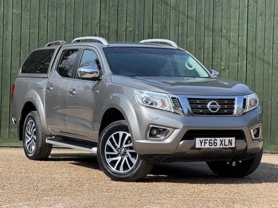 Used Nissan Navara Tekna 190 HP (139 kW) 2016 Grey Pickup
