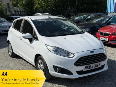 Used Ford Fiesta Titanium 95 HP (69 kW) 2013 White Hatchback