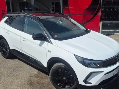 Used Vauxhall Grandland X GS Line 131 HP (96 kW) 2022 White SUV