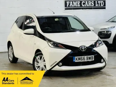 Used Toyota Aygo x-press 69 HP (50 kW) 2016 White Hatchback