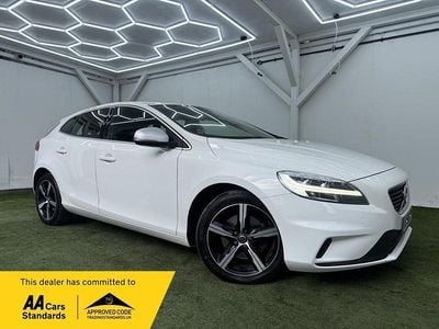 Used Volvo V40 R-Design 122 HP (89 kW) 2018 White Hatchback