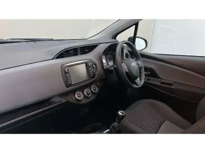 Używany Toyota Yaris 111 KM (81 kW) 2018 Biały Hatchback