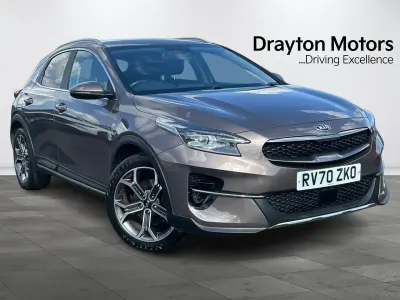 Usado Kia XCeed 118 HP (86 kW) 2020 Castanho SUV