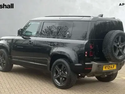 Używany Land Rover Defender SE Dynamic 249 KM (183 kW) 2021 Czarny SUV