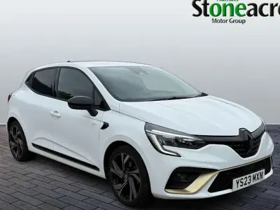 Used Renault Clio Engineered 145 HP (106 kW) 2022 White Hatchback