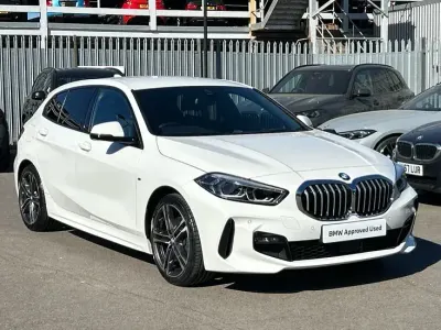 Begagnad BMW 118 M Sport 138 HK (101 kW) 2020 Vit Halvkombi