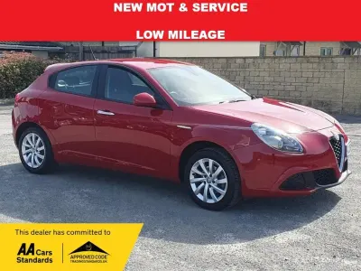 Used Alfa Romeo Giulietta 120 HP (88 kW) 2016 Red Hatchback