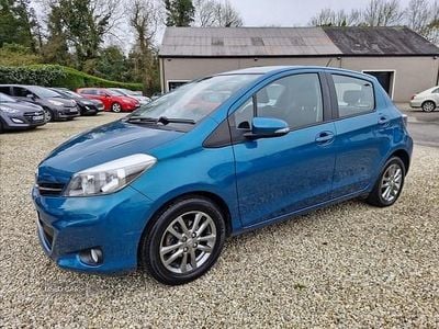 Used Toyota Yaris 99 HP (72 kW) 2014 Turquoise Hatchback