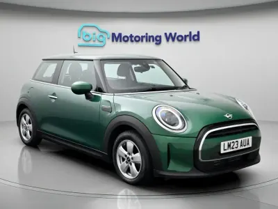 Begagnad Mini Cooper Classic 136 HK (100 kW) 2022 Grön Halvkombi