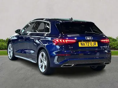 Używany Audi A3 S-Line 150 KM (110 kW) 2022 Niebieski Sedan/Limuzyna