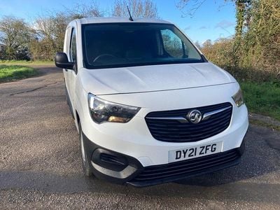 Used Vauxhall Combo 100 HP (73 kW) 2021 White MPV
