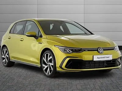 Używany VW Golf VIII R-line 150 KM (110 kW) 2024 Zielony Hatchback