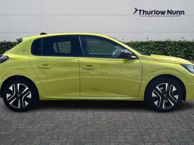 New Peugeot e-208 Allure 100 kW (136 HP) 2026 Yellow Hatchback