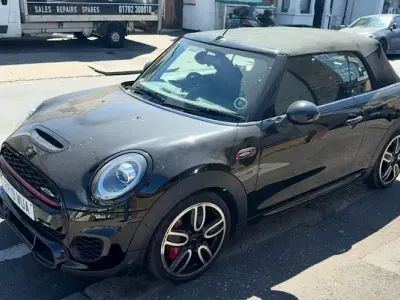 Używany Mini John Cooper Works Cabriolet Comfort 231 KM (169 kW) 2018 Czarny Kabriolet