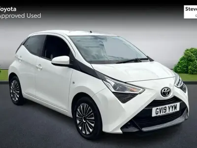 Used Toyota Aygo X-play 72 HP (52 kW) 2019 White Hatchback