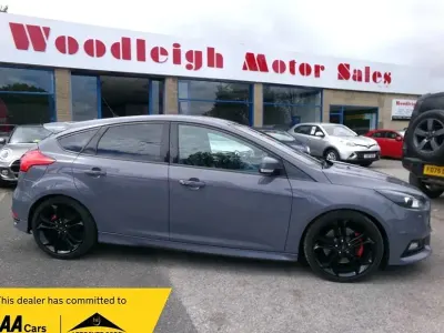 Używany Ford Focus ST 2016 Szary Hatchback