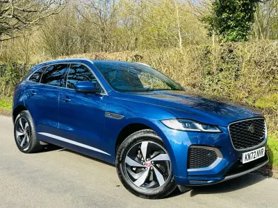 Begagnad Jaguar F-Pace R-Dynamic 404 HK (297 kW) 2022 Blå SUV
