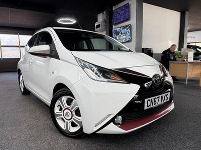 Begagnad Toyota Aygo 69 HK (50 kW) 2017 Vit Halvkombi