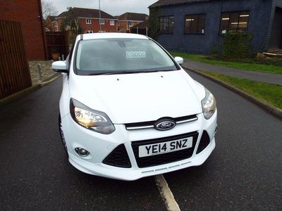 Used Ford Focus Zetec 125 HP (91 kW) 2014 White Hatchback