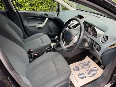 Usado Ford Fiesta Zetec 96 HP (70 kW) 2011 Preto Citadino