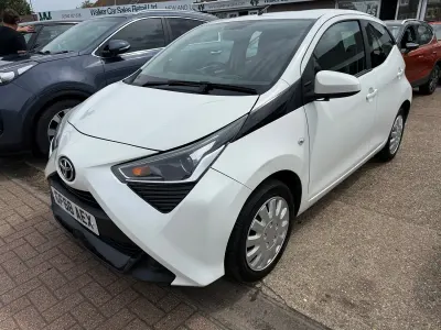 Used Toyota Aygo X-play 71 HP (52 kW) 2018 White Hatchback