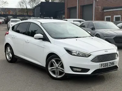 Used Ford Focus Zetec 125 HP (91 kW) 2016 White Hatchback