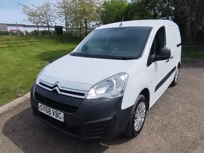 Usado Citroën Berlingo 75 CV (55 kW) 2018 Blanco Monovolumen