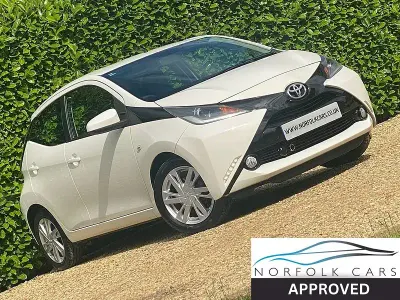 Used Toyota Aygo x-press 2014 White Hatchback