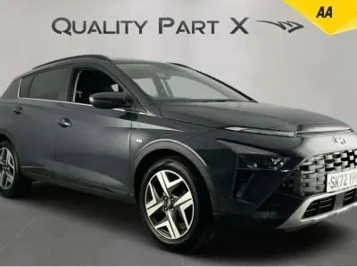 Usado Hyundai Bayon Premium 100 CV (73 kW) 2022 Gris SUV