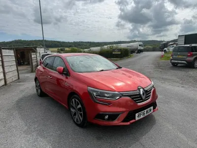 Used Renault Mégane Dynamique 110 HP (80 kW) 2016 Red Hatchback