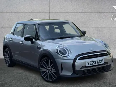 Używany Mini Cooper Comfort 136 KM (100 kW) 2023 Srebrny Hatchback