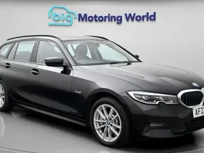 Begagnad BMW 330e 292 HK (214 kW) 2022 Svart Kombi