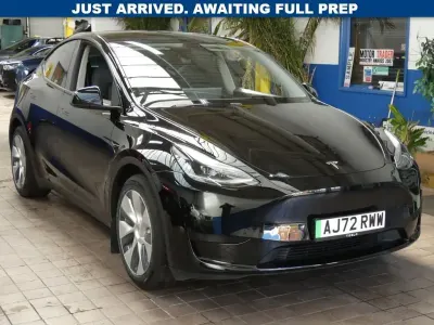 Begagnad Tesla Model Y RWD 254 kW (346 HK) 2022 Svart SUV