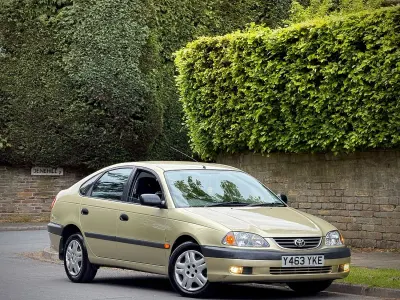 Used Toyota Avensis 110 HP (80 kW) 2001 Beige Hatchback