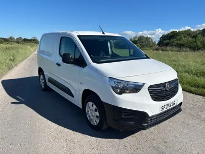 Used Vauxhall Combo Edition 100 HP (73 kW) 2021 White MPV