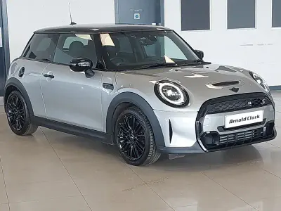 Używany Mini Cooper S Exclusive 178 KM (130 kW) 2023 Srebrny Hatchback