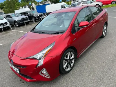 Used Toyota Prius 122 HP (89 kW) 2018 Red Hatchback