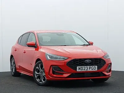 Used Ford Focus ST-Line 125 HP (91 kW) 2023 Red Hatchback