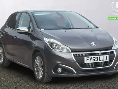 Used Peugeot 208 Signature Sky 82 HP (60 kW) 2019 Grey Hatchback