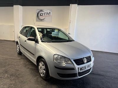 Begagnad VW Polo 2006 Silver Halvkombi