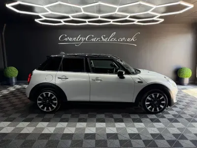 Usado Mini Cooper Exclusive 2020 Plateado Utilitario