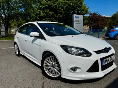 Begagnad Ford Focus Zetec 115 HK (84 kW) 2014 Vit Halvkombi