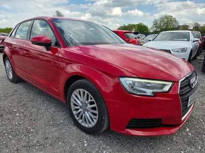 Begagnad Audi A3 110 HK (80 kW) 2016 Röd Halvkombi