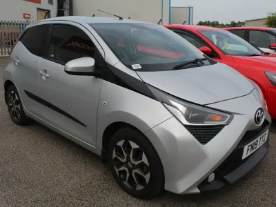 Used Toyota Aygo X-plore 72 HP (52 kW) 2019 Silver Hatchback