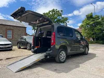 Used Citroën Berlingo Feel 131 HP (96 kW) 2021 Grey MPV