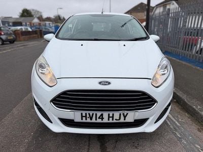 Used Ford Fiesta Zetec 75 HP (55 kW) 2014 White Hatchback