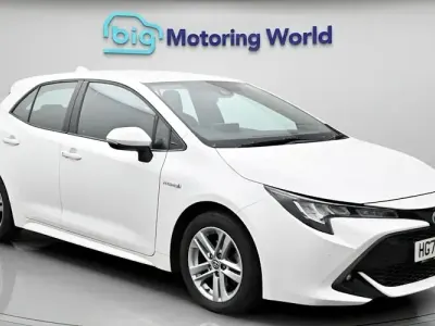 Used Toyota Corolla 122 HP (89 kW) 2021 White Hatchback