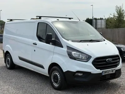 Used Ford Transit Custom 105 HP (77 kW) 2019 White Van