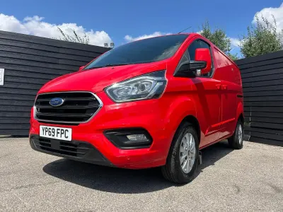 Used Ford Transit Custom Limited 130 HP (95 kW) 2019 Red Van