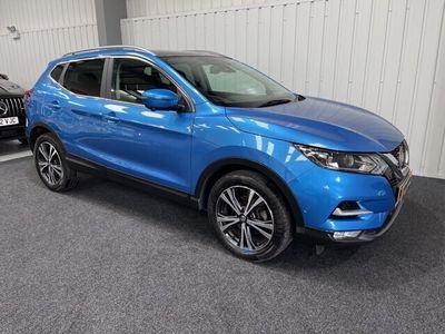 used Nissan Qashqai 1.3 DIG-T N-CONNECTA 5d 140 BHP [GLASS ROOF PACK. SAT NAV]